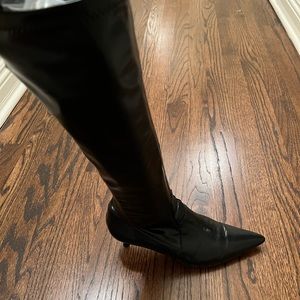 Donald Pliner Leather Boots.  In great condition, barely worn, size 8
